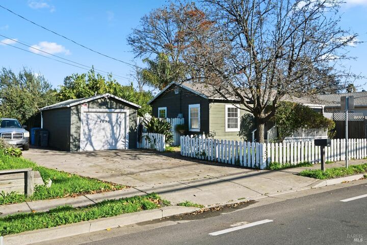 Property Photo: 1677 Hearn Avenue CA 95407