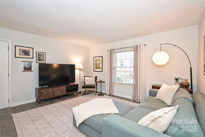 Property Photo:  2604 Park Road B  NC 28209 