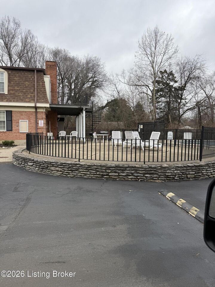 Property Photo:  303 Chanel Ct Ct Apt 7  KY 40218 