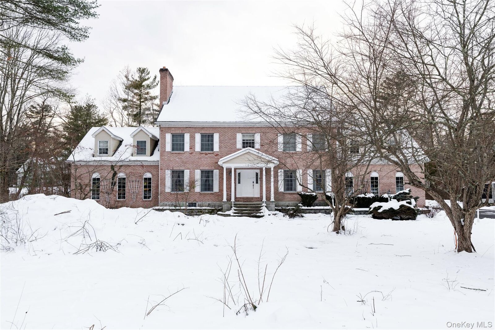 Property Photo:  17 Stonegate Drive  NY 12538 