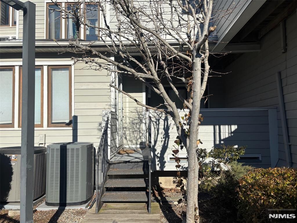 Property Photo:  748 Mainsail Lane 748  NJ 07094 