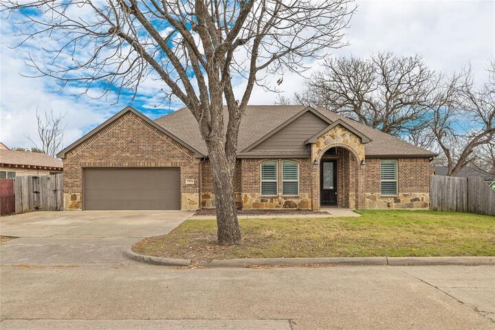 Property Photo: 2434 Avenue A TX 75051
