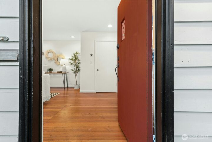 Property Photo:  516  Glen Avenue  WA 98290 