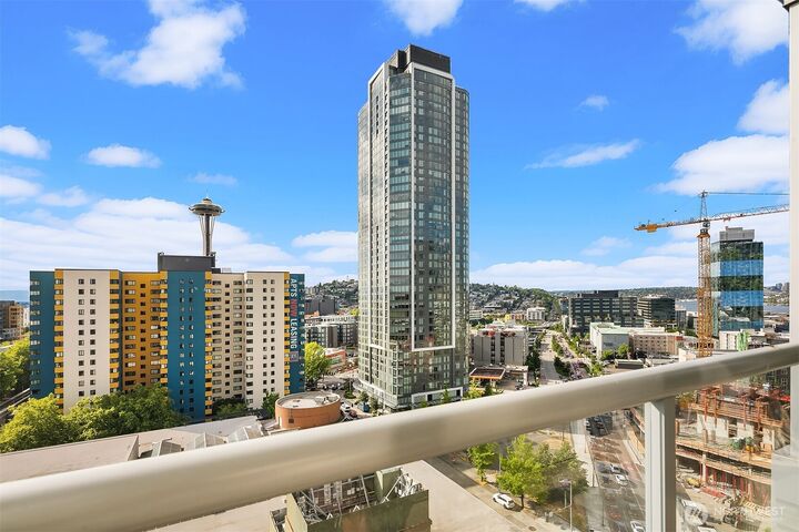 Property Photo: 583 Battery Street 1405N WA 98121