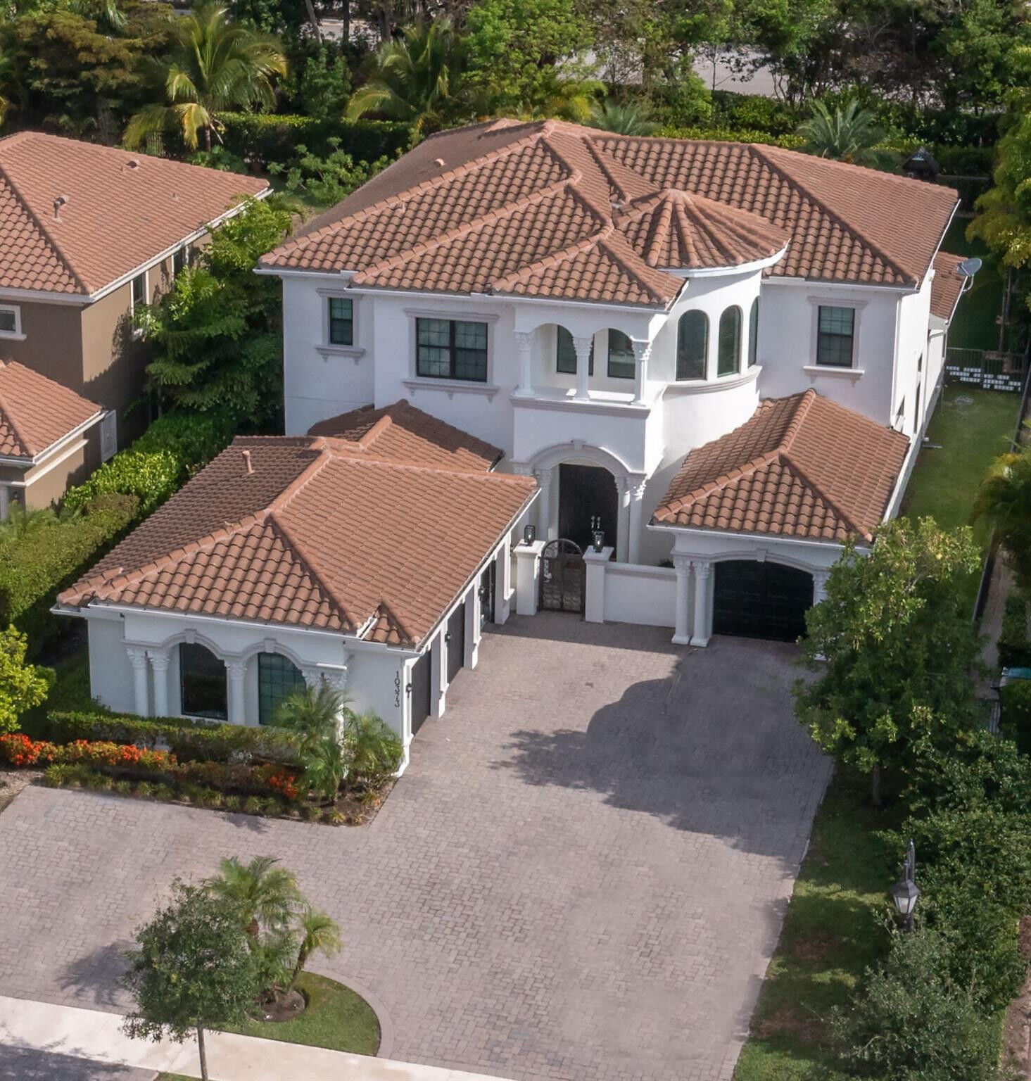 Property Photo:  10373 Sweet Bay Manor  FL 33076 