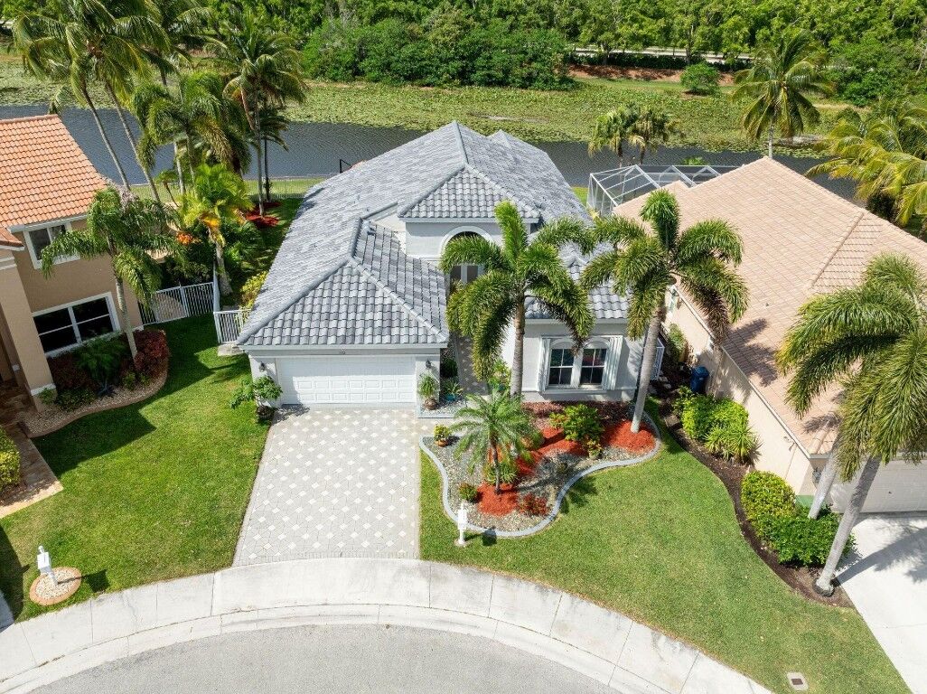 Property Photo: 572 Cascade Falls Drive FL 33327