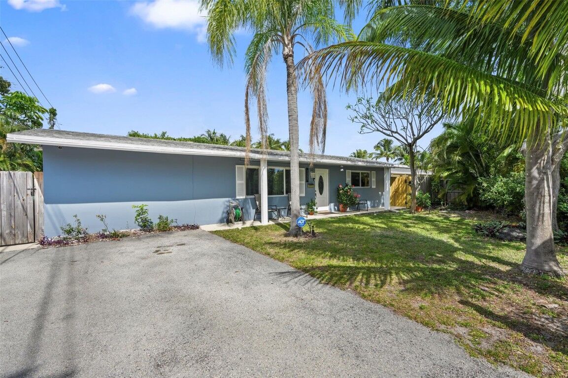 Property Photo:  2255 SW 33rd Avenue  FL 33312 