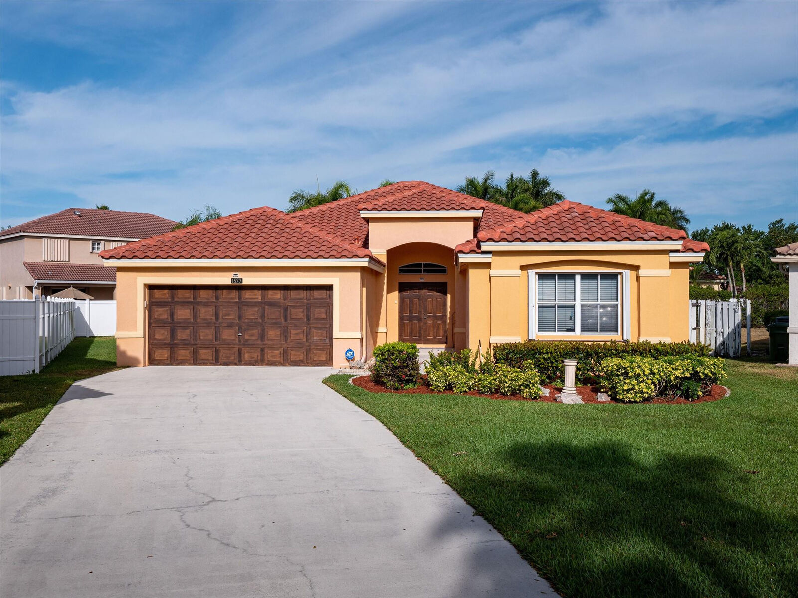 Property Photo:  1577 Elm Grove Road  FL 33327 