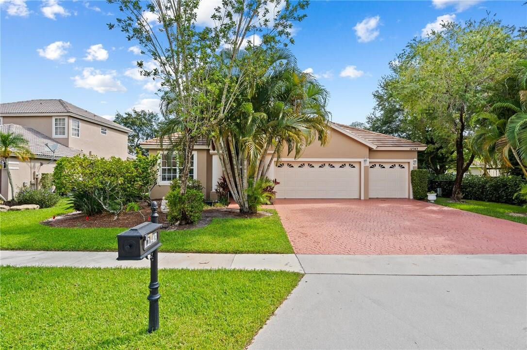 Property Photo: 12343 Melrose Way FL 33428