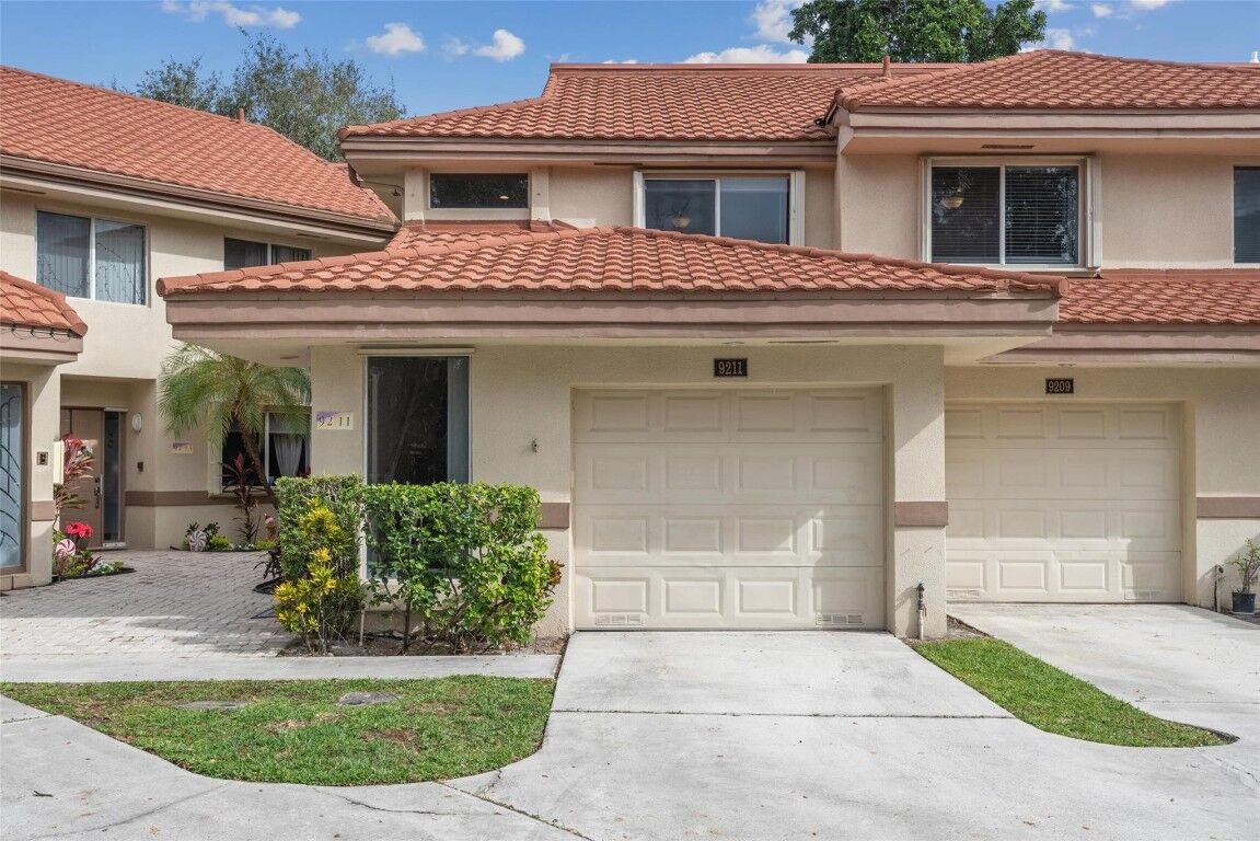 Property Photo:  9211 NW 9th Court C-2L  FL 33324 