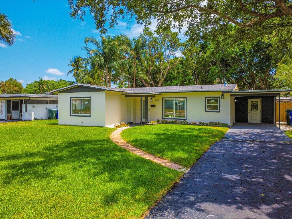 Property Photo: 1218 SW 20th Street FL 33315