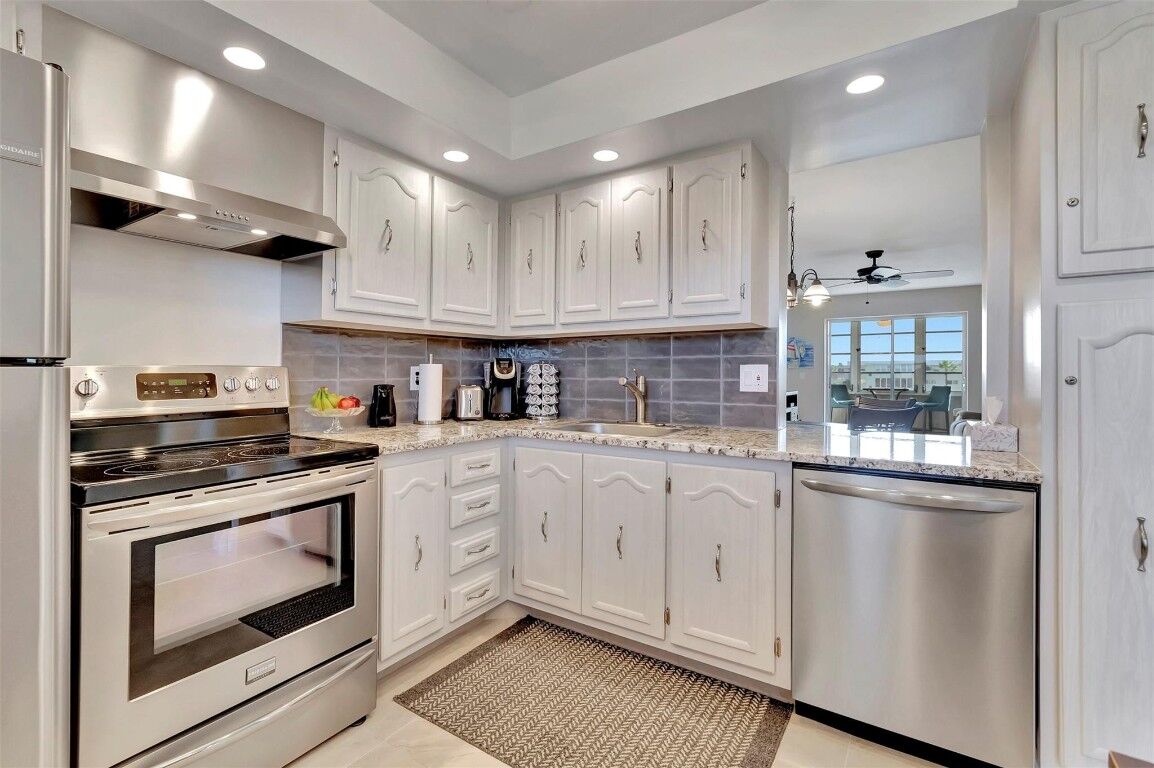 Property Photo: 2600 NE 1st Lane 410 FL 33435