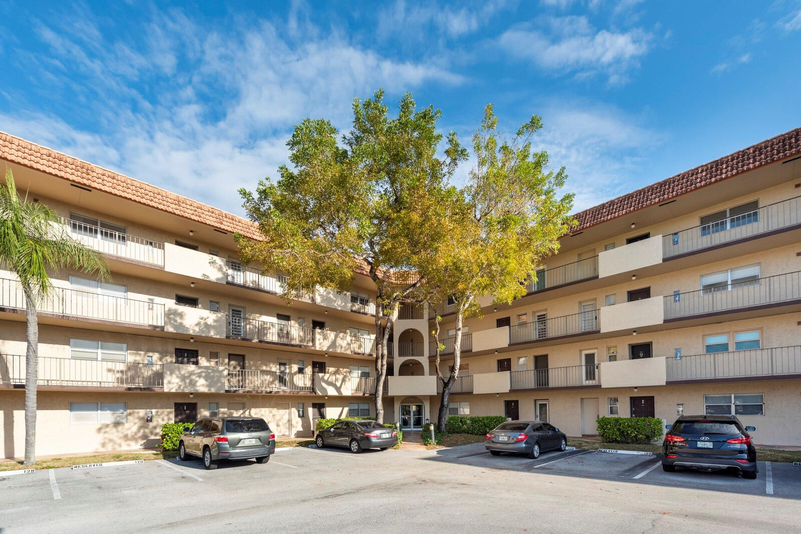 Property Photo:  6061 N Falls Circle Drive 201  FL 33319 