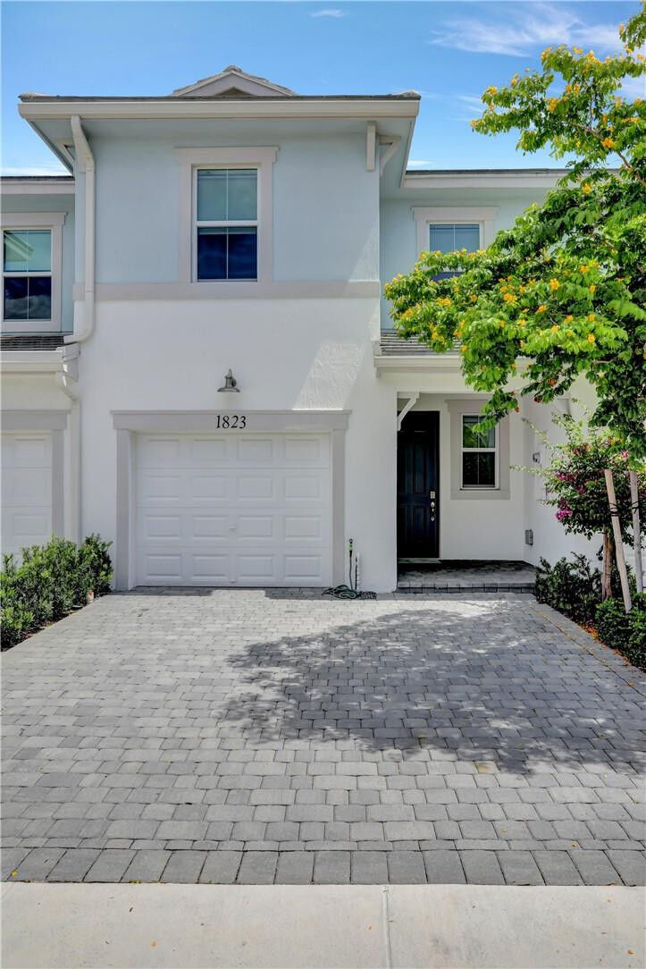 Property Photo:  1823 Sandpiper Point Place 1823  FL 33442 