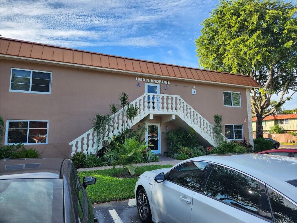 Property Photo:  1950 N Andrews Avenue 105D  FL 33311 