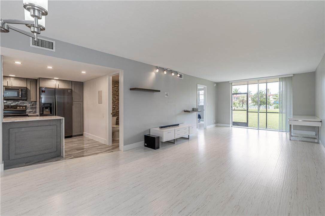 Property Photo: 9720 S Hollybrook Lake Drive 106 FL 33025