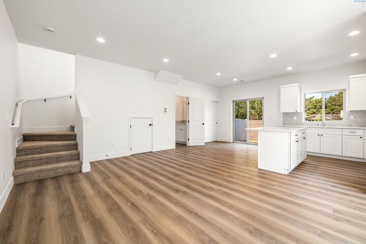 Property Photo:  1031 S Underwood Pl  WA 99337 