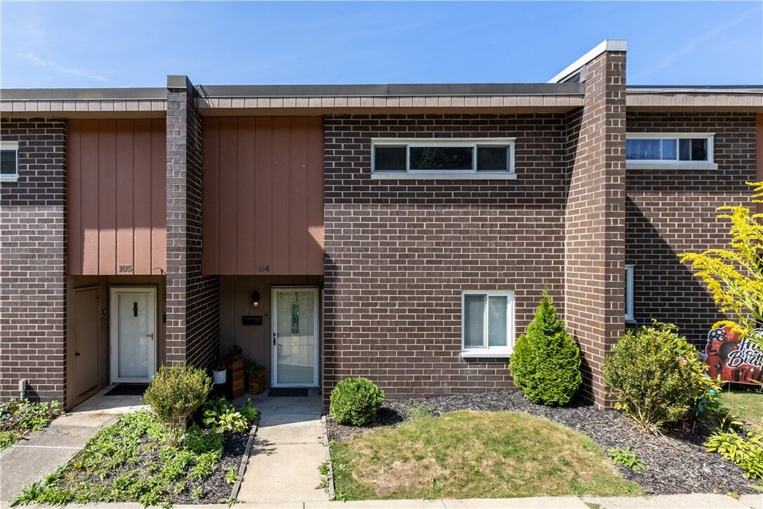 Property Photo:  104 Rivermont Ct  PA 15024 