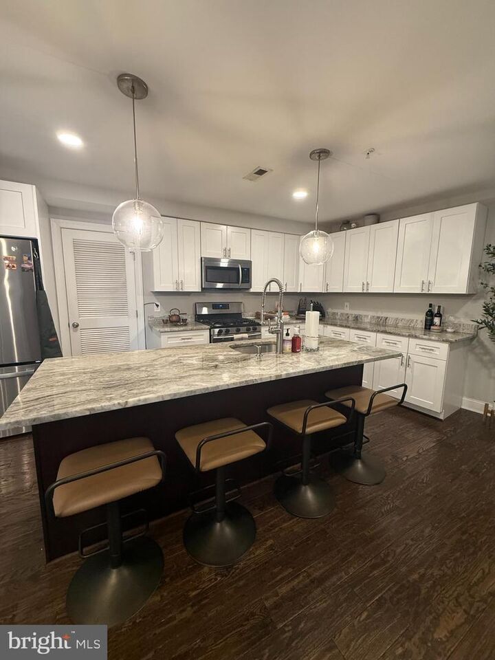 Property Photo:  1258 Holbrook Terrace NE 5  DC 20002 