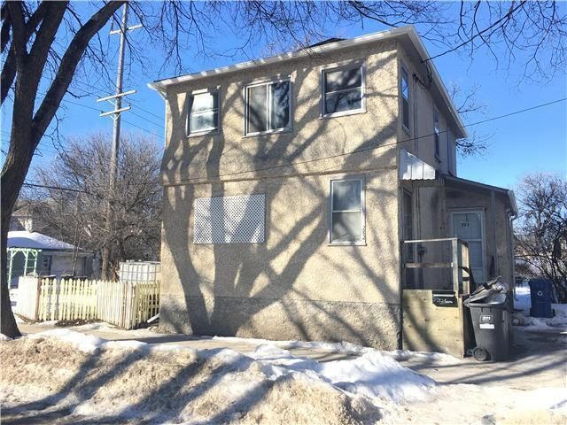 Property Photo: 282 Powers Street MB R2W 4P8