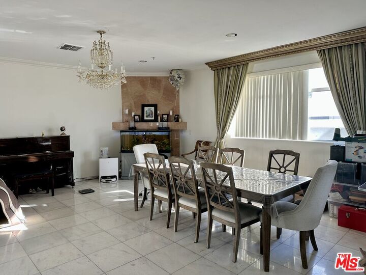 Property Photo: 1132 S Shenandoah St CA 90035