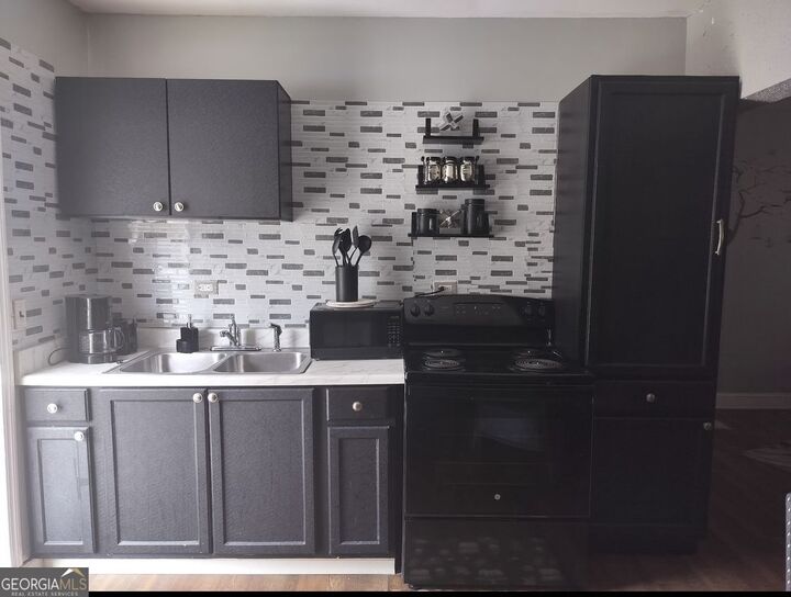 Property Photo:  7567 Sugarcreek Drive  GA 30296 