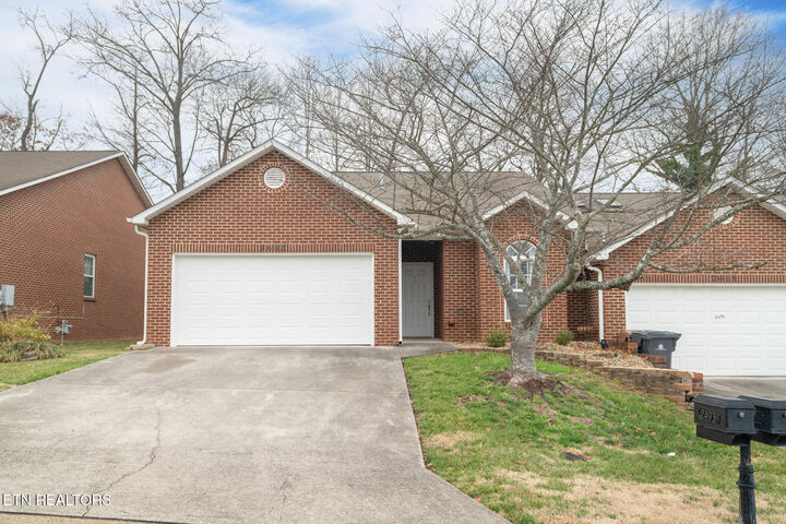 Property Photo:  2495 Glen Meadow Rd  TN 37909 