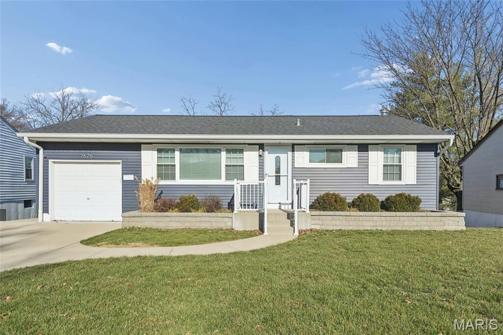 Property Photo: 7625 General Sheridan Lane MO 63123