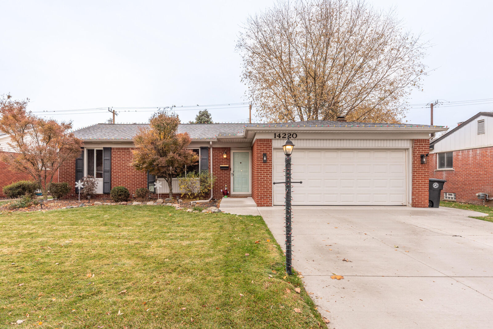 Property Photo:  14220 Knolson Street  MI 48154 