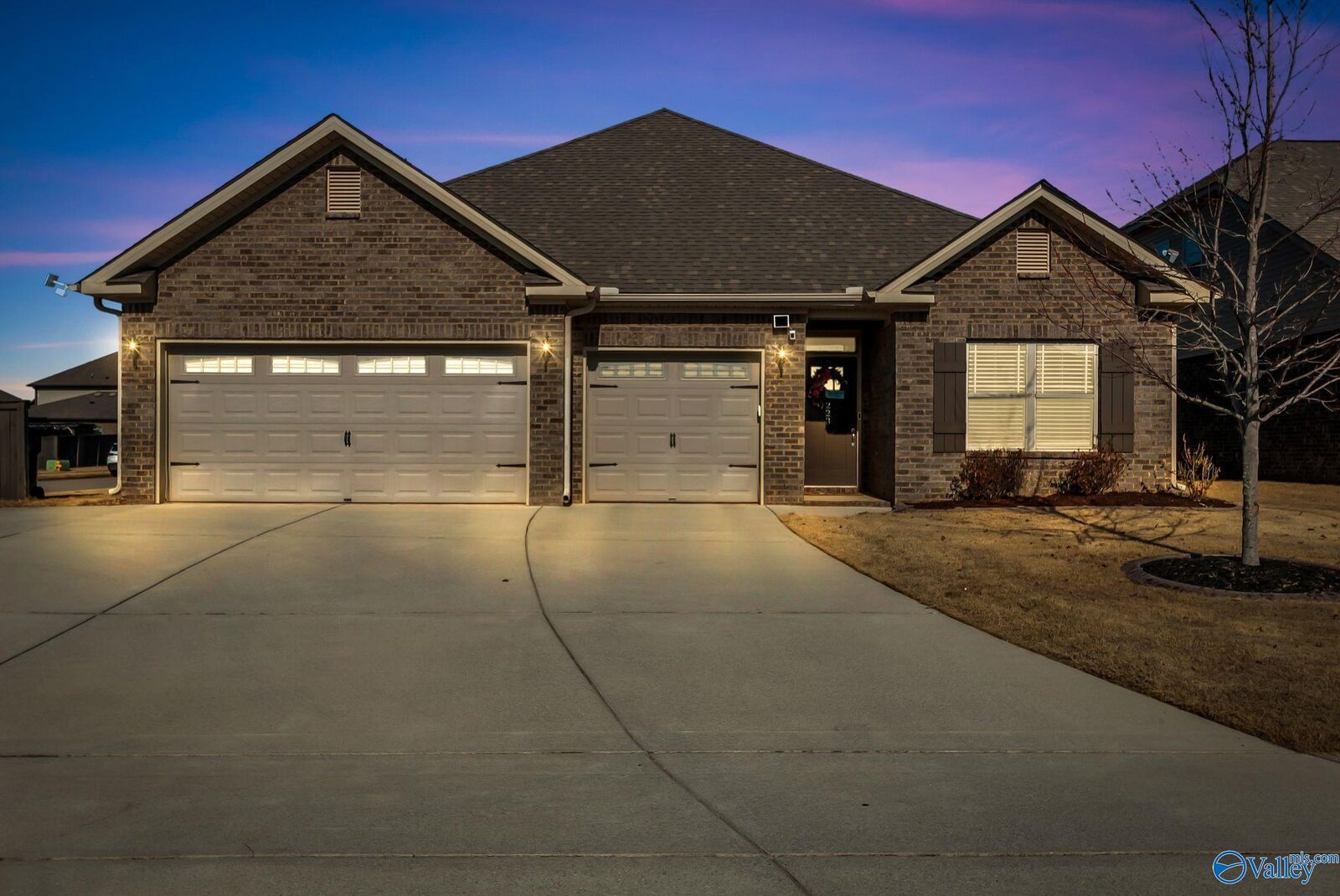 Property Photo:  223 Iron Circle  AL 35759 