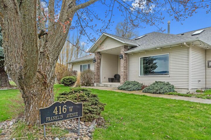 Property Photo:  416 W Franklin Ave  WA 99109 