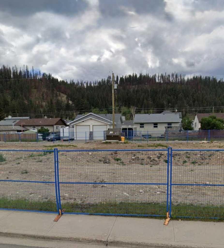 Property Photo: 828 Geikie Street AB T0E 1E0