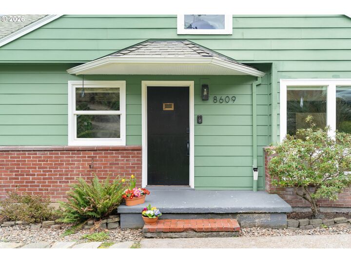 Property Photo:  8609 SW 61st Ave  OR 97219 
