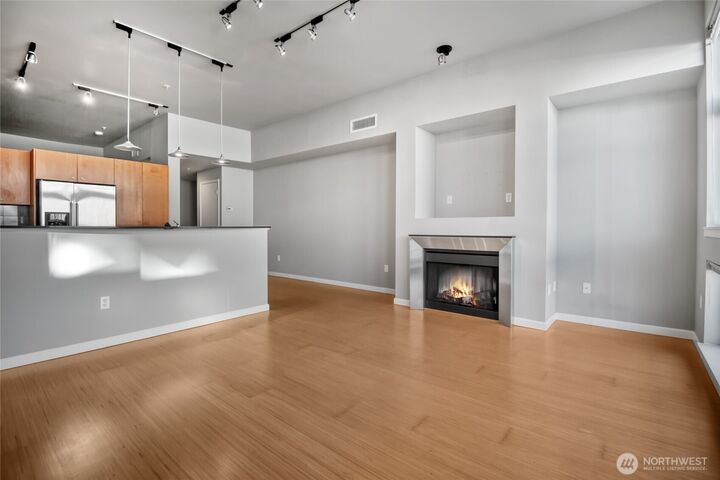 Property Photo:  17 W Mercer Street 217  WA 98119 