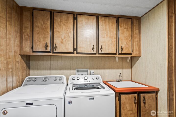 Property Photo:  1555  Kimberly Avenue E  WA 98022 