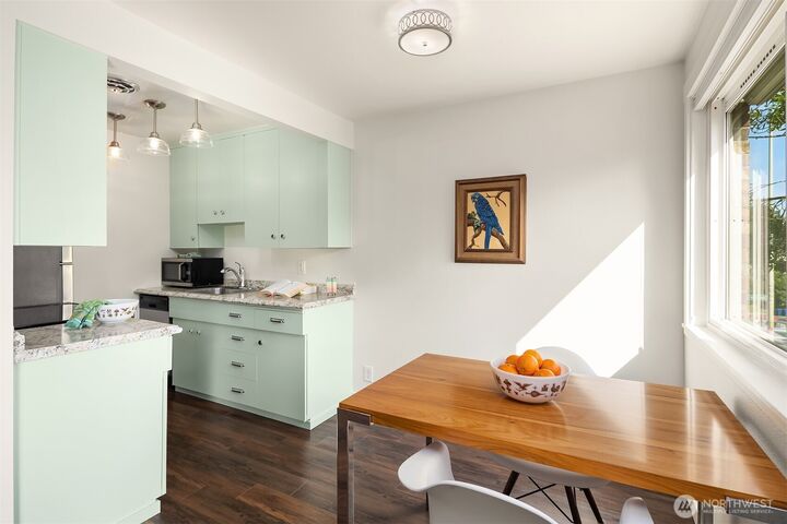 Property Photo:  8701  35th Avenue NE 9  WA 98115 