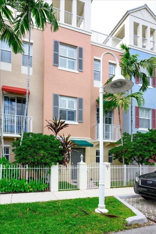 Property Photo: 542 NE 7th Avenue FL 33301
