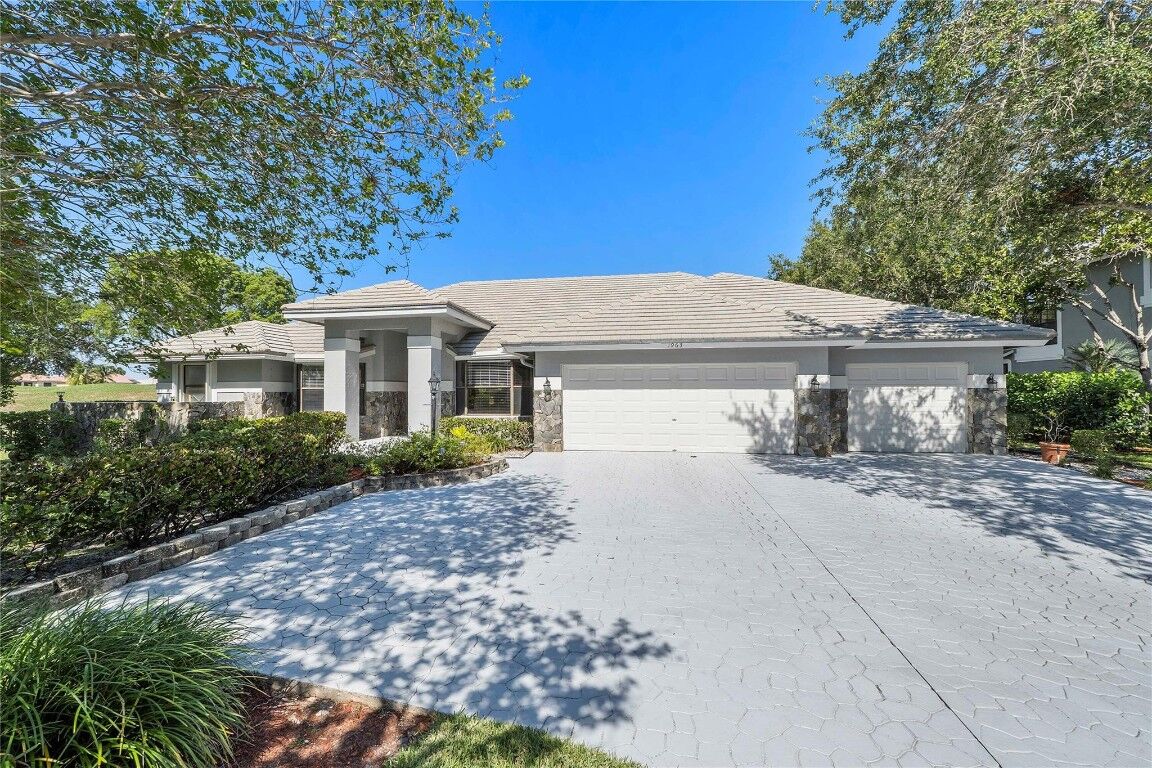 Property Photo:  1963 Hartford Way  FL 33071 