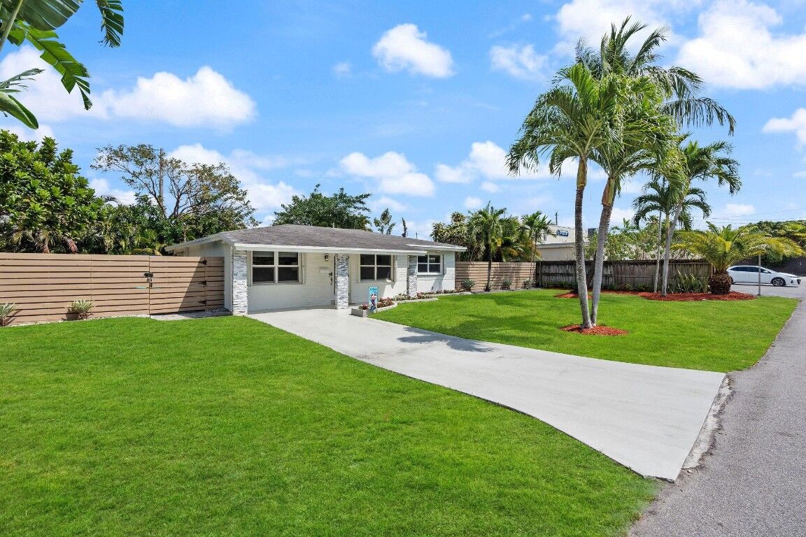 Property Photo:  125 NW 23rd Street  FL 33311 