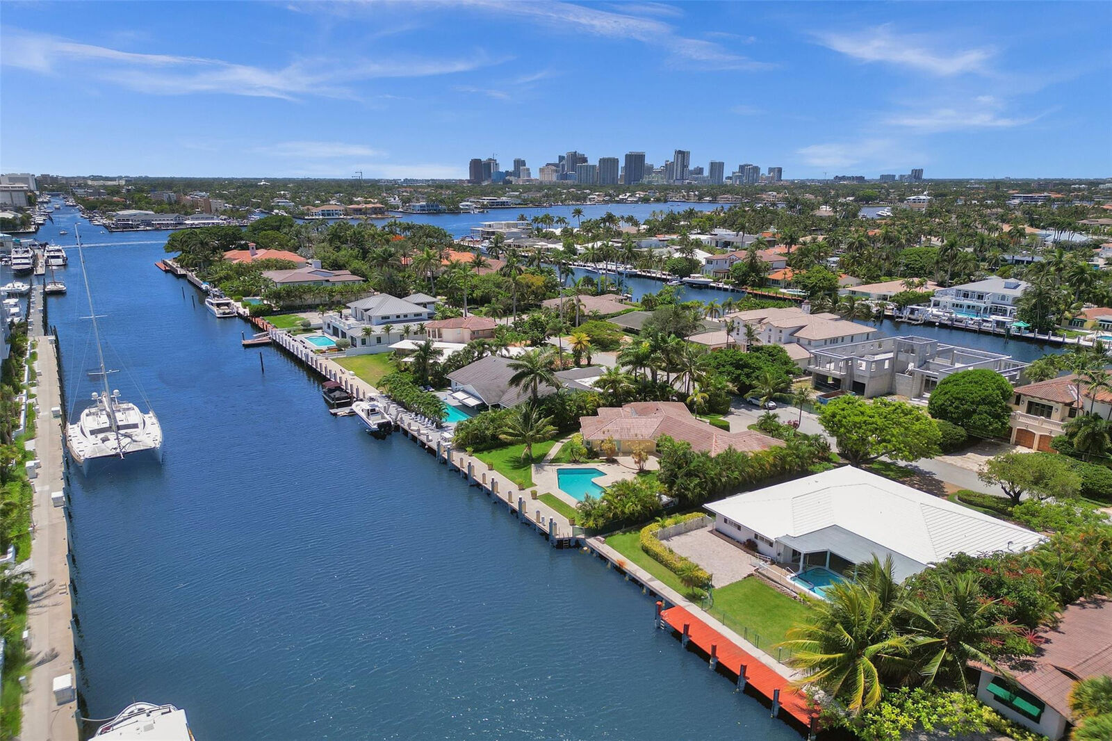 Property Photo: 2552 Mercedes Drive FL 33316