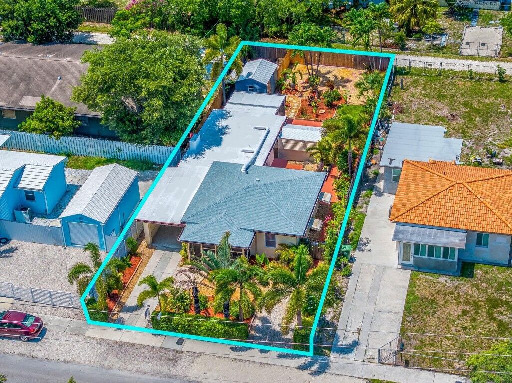 Property Photo:  237 SW 20th Street  FL 33315 