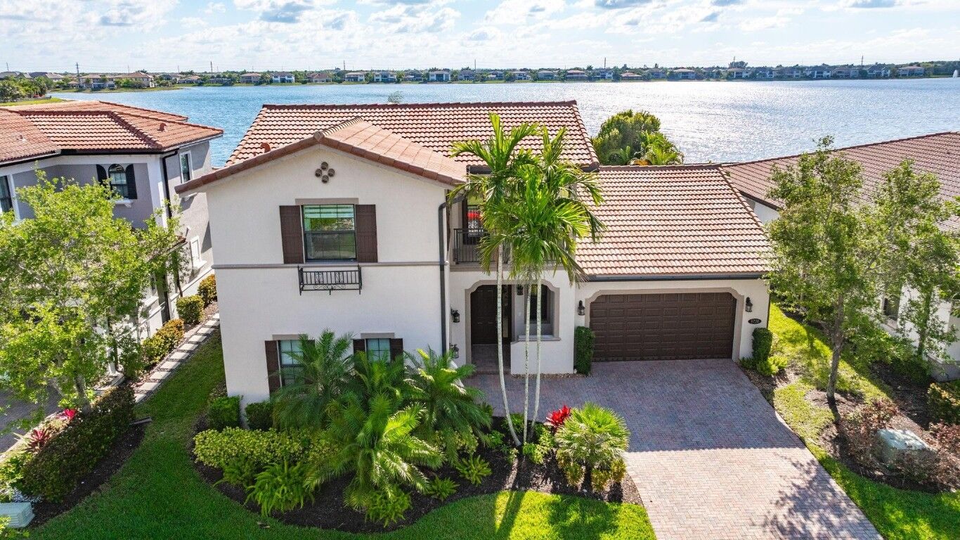 Property Photo:  8720 Watercrest Circle  FL 33076 