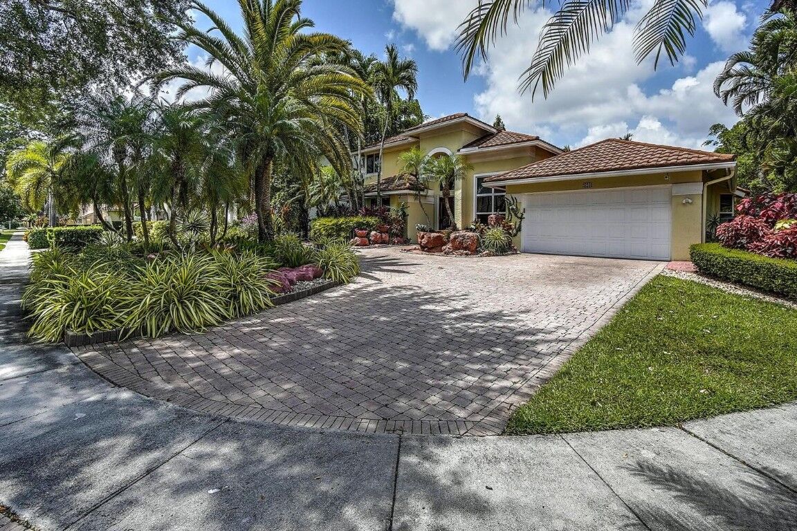 Property Photo:  521 NW 107th Avenue  FL 33324 