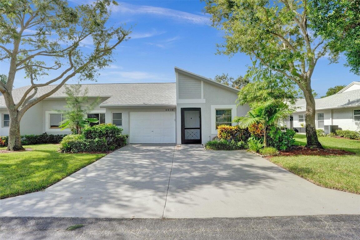 Property Photo:  8938 Sunnywood Place B  FL 33496 