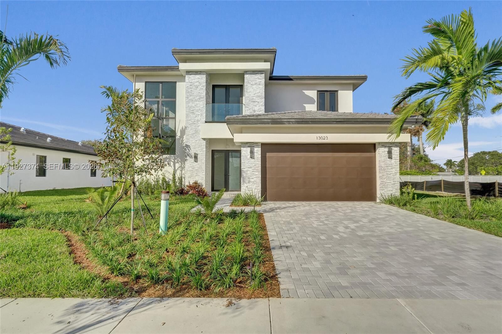 Property Photo:  13023 Davie Oaks Dr  FL 33325 
