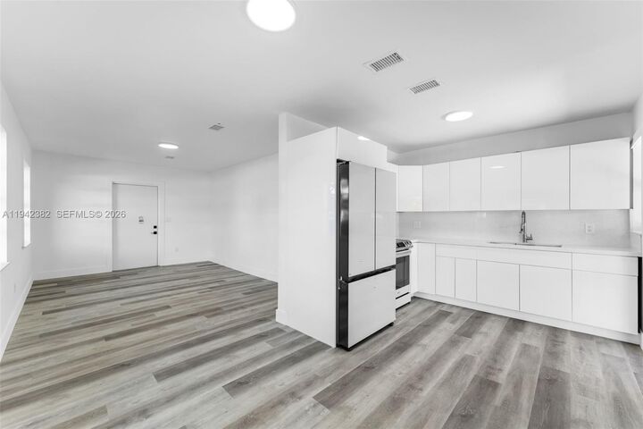 Property Photo:  358 Pine Ct  FL 33166 