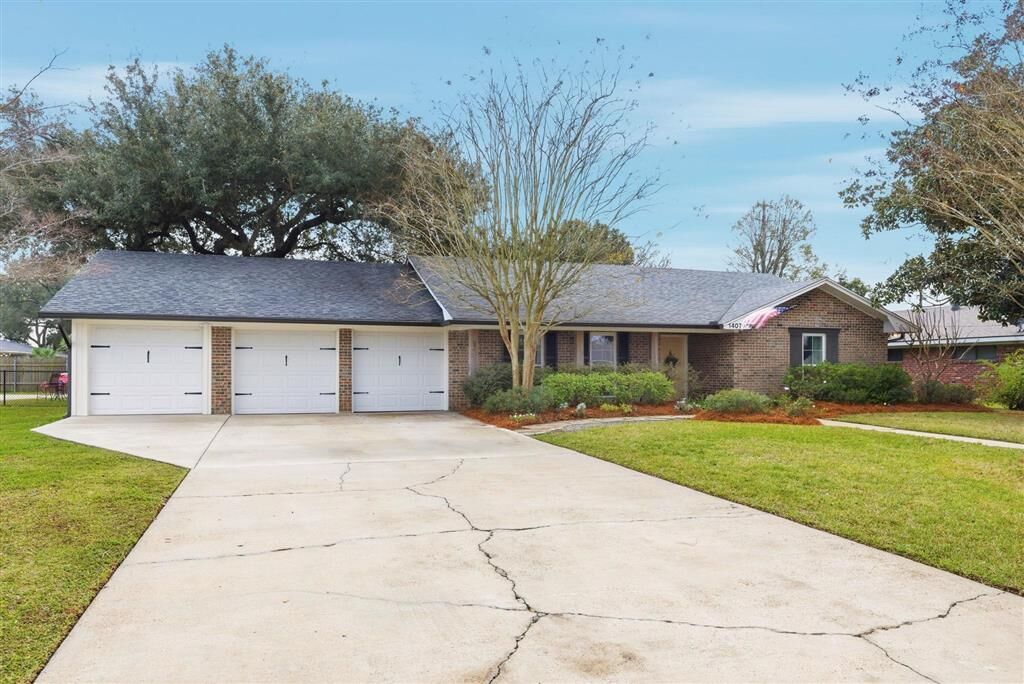 Property Photo: 1407 Jefferson Drive LA 70605
