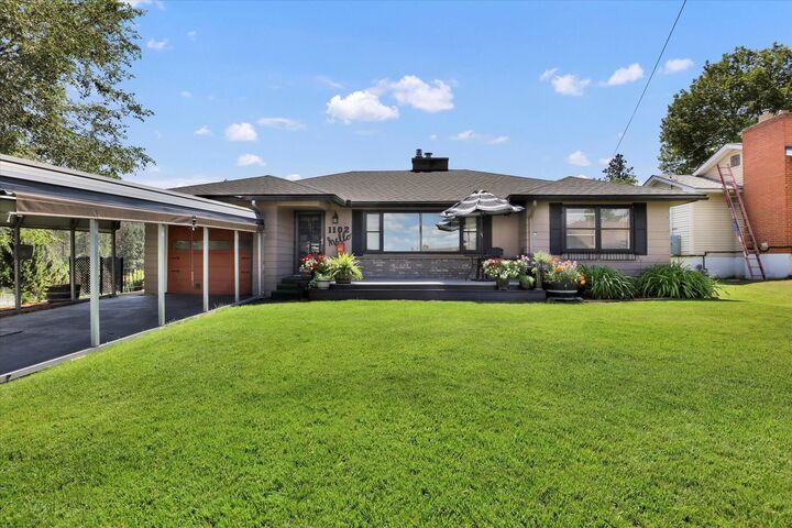 Property Photo:  1102 S Buena Vista Dr  WA 99224 
