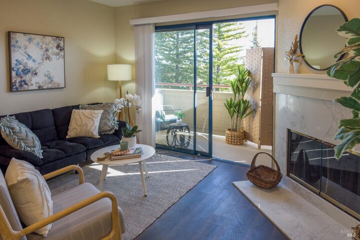 Property Photo:  213 Mariner Way  CA 94945 