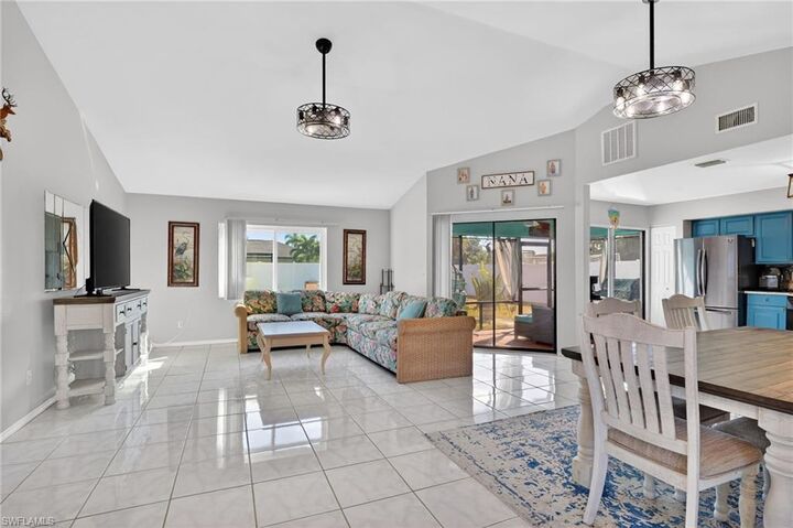 Property Photo: 1105 SW 11th Pl FL 33991